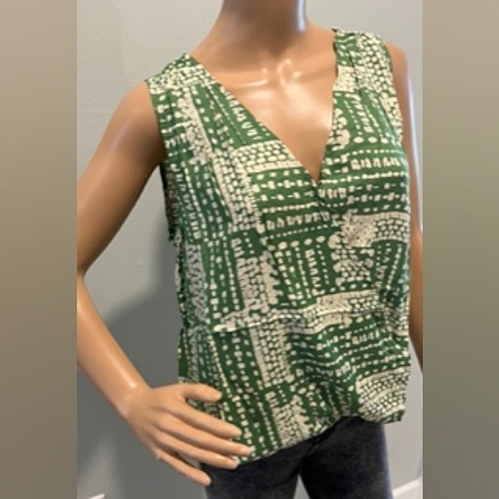 Sleeveless  -Neck Blouse by Velvet for Graham and Spencer    Size M  ‎   NWT